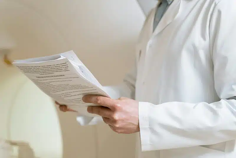 Medico diagnostica psoriasi