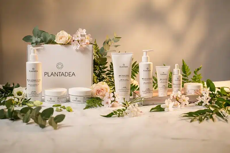 kit completo di tutti i prodotti Plantadea che presenta la linea per pelle secca e la linea per pelle grassa